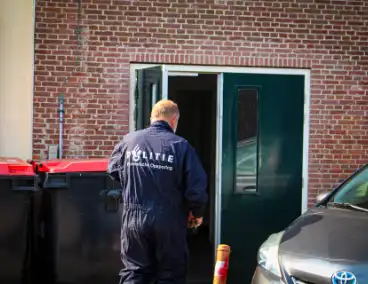 Forensische opsporing en brandonderzoek doen onderzoek naar brand in opvanglocatie