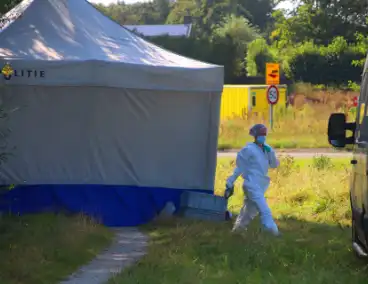 Overleden vrouw op afgelegen plek aangetroffen