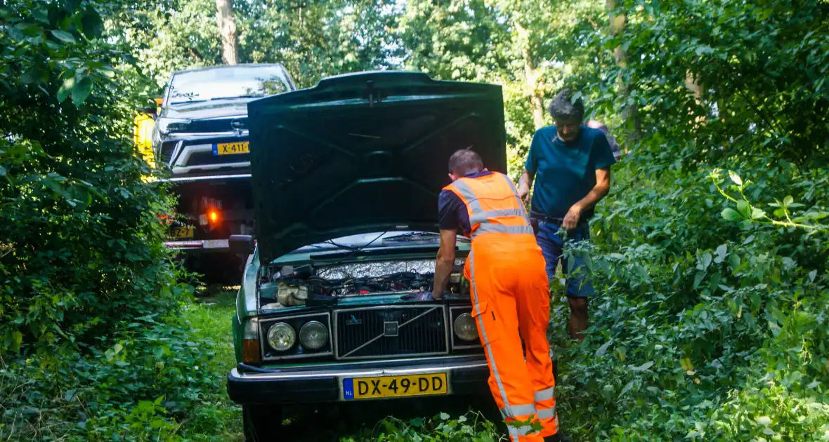 Kinderen ontdekken te water geraakte oude volvo - Foto 2