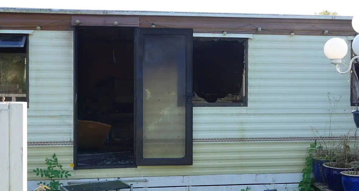 Stacaravan in brand op vakantiepark - Foto 9