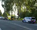 Bedrijfsbus en personenwagen in botsing