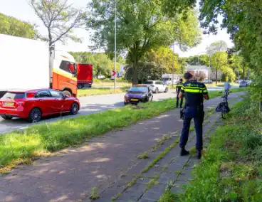 Automobilist verliest controle en belandt op zijkant