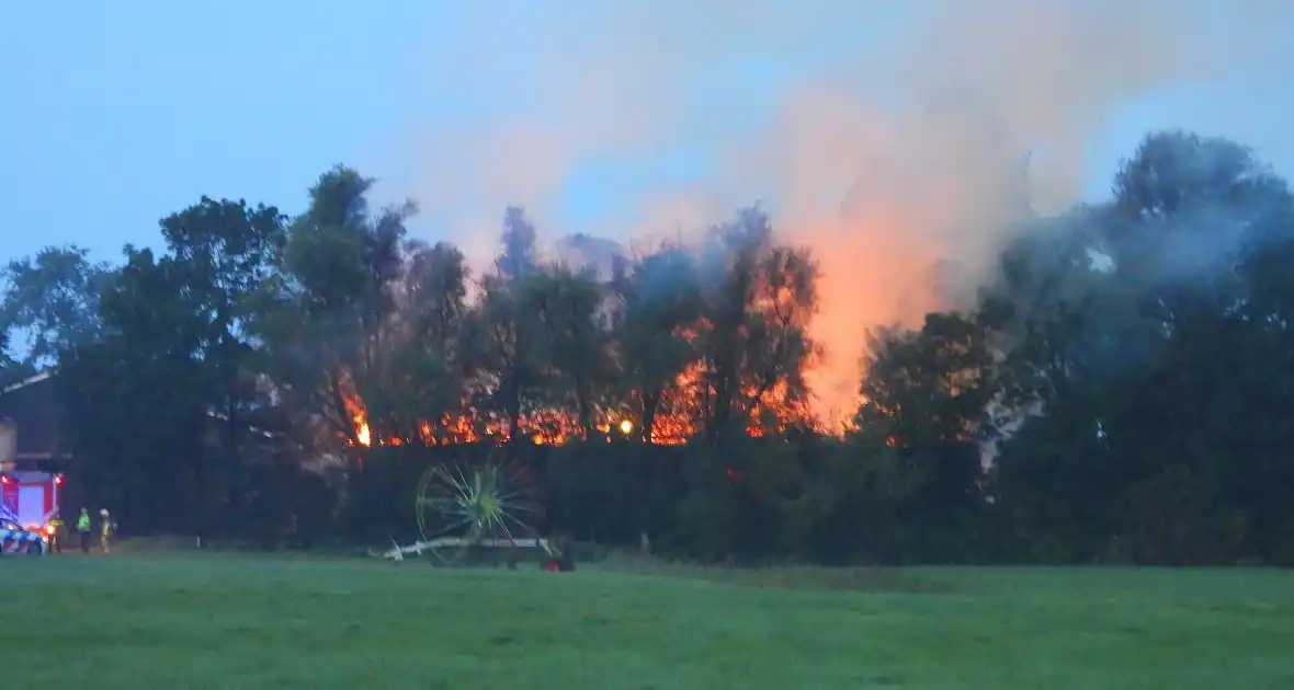 Zeer grote brand in stal - Foto 1