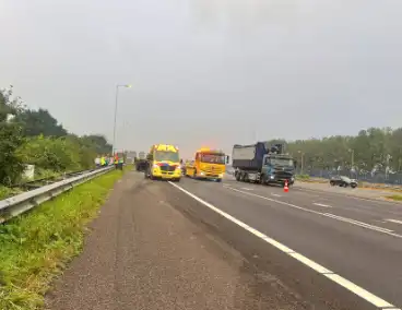 Auto zwaar beschadigd na ongeval op de snelweg