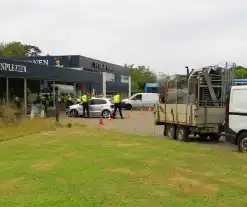 Politie houdt controle bij tankstation