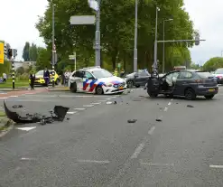 Politieauto zwaar beschadigd bij achtervolging, agent gewond