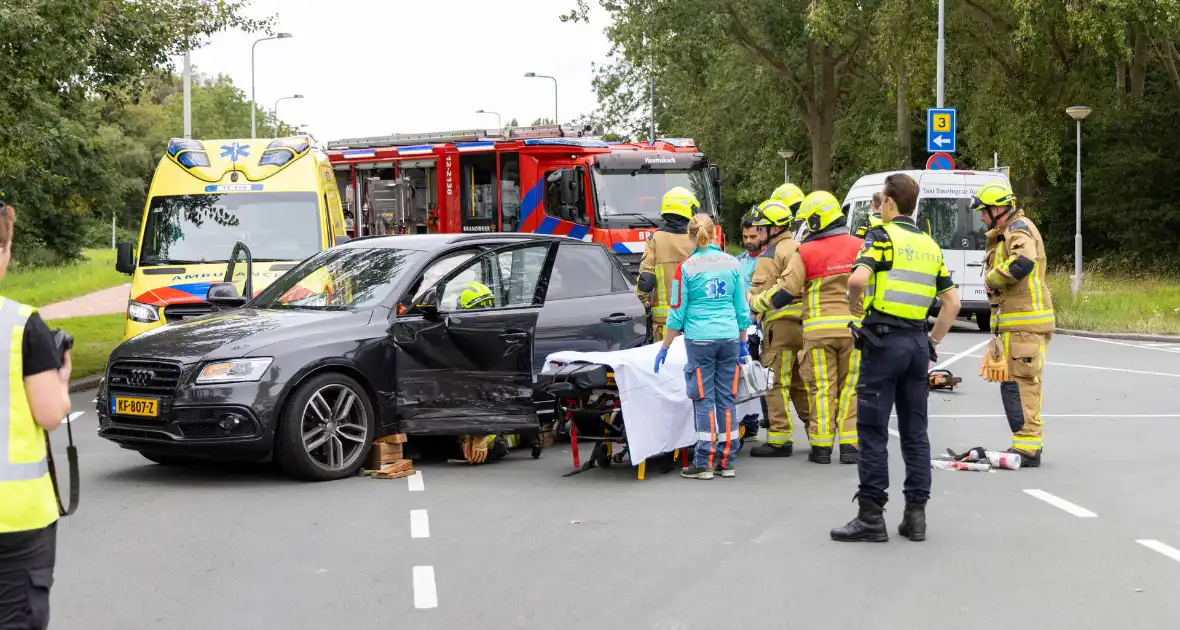 Brandweer bevrijdt beknelde automobilist