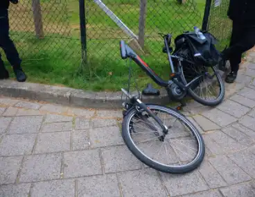 Fiets kapot na botsing met auto