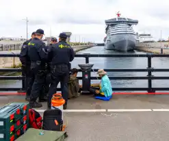 Extinction Rebellion blokkeert zeesluizen IJmuiden opnieuw