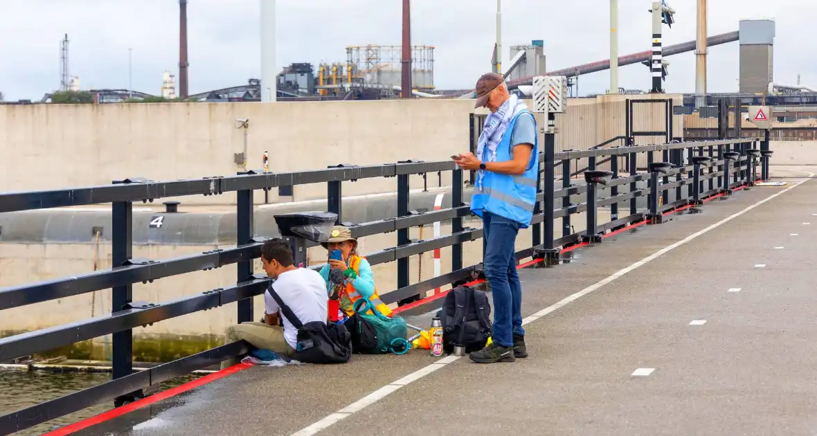 Extinction Rebellion blokkeert zeesluizen IJmuiden opnieuw - Foto 12