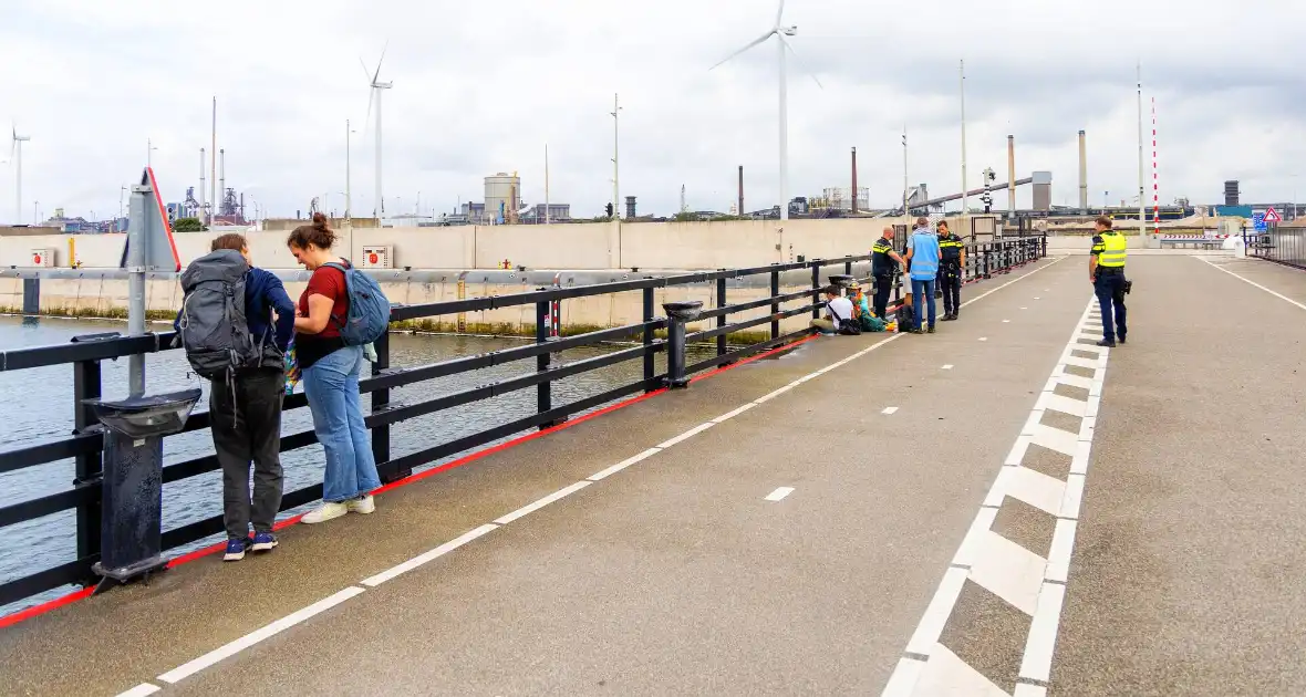 Extinction Rebellion blokkeert zeesluizen IJmuiden opnieuw - Foto 13