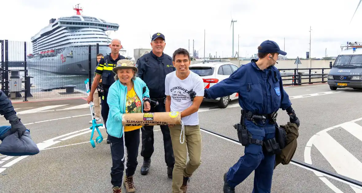 Extinction Rebellion blokkeert zeesluizen IJmuiden opnieuw - Foto 4