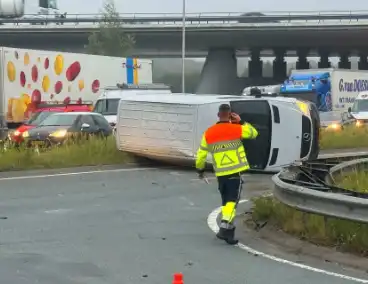 Ambulancedienst ingezet na ongeluk bij snelwegaansluiting