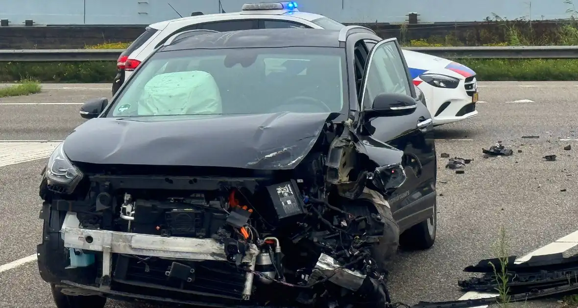 Ambulancedienst ingezet na ongeluk bij snelwegaansluiting - Foto 3