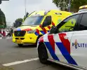 Bestelbus met laadbak botst op personenauto