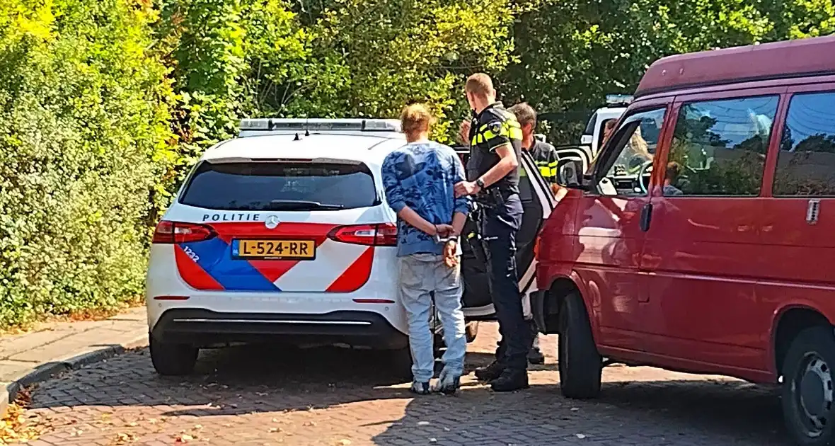 Hulpdiensten druk met verward persoon - Foto 1