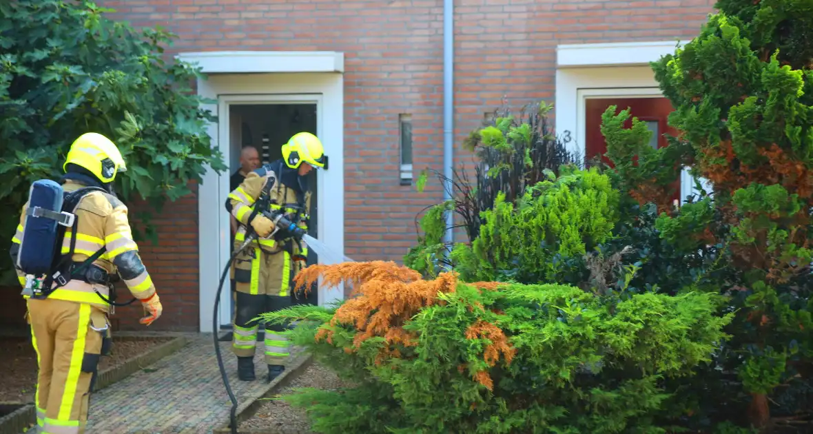 Gasbrander veroorzaakt brand in voortuin