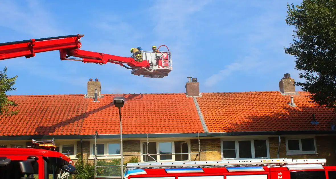 Veel hulpdiensten ingezet voor zeer grote brand - Foto 4