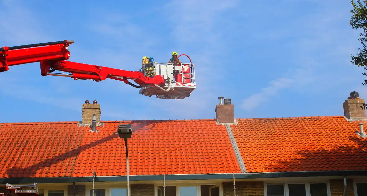 Veel hulpdiensten ingezet voor zeer grote brand - Foto 5