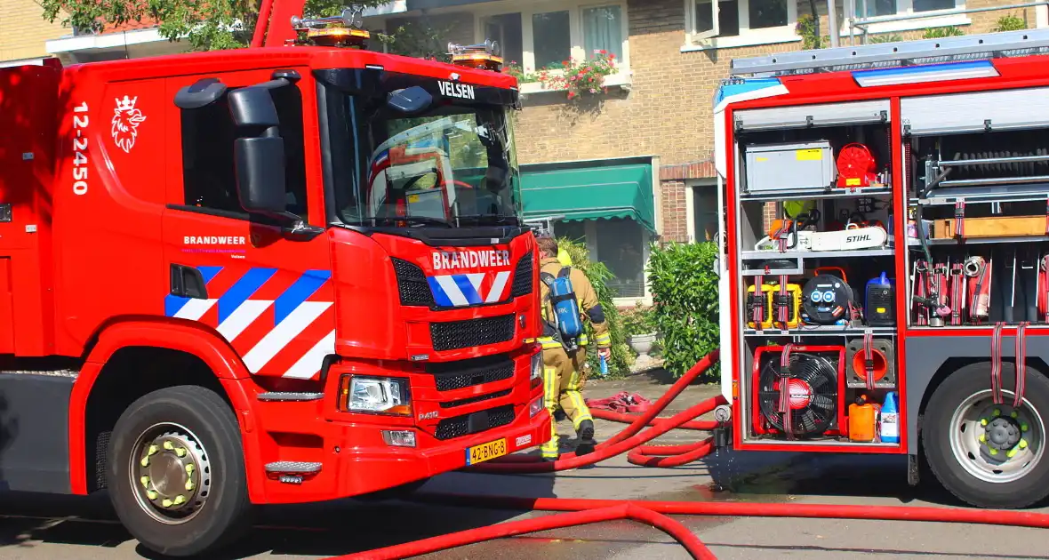 Veel hulpdiensten ingezet voor zeer grote brand - Foto 7