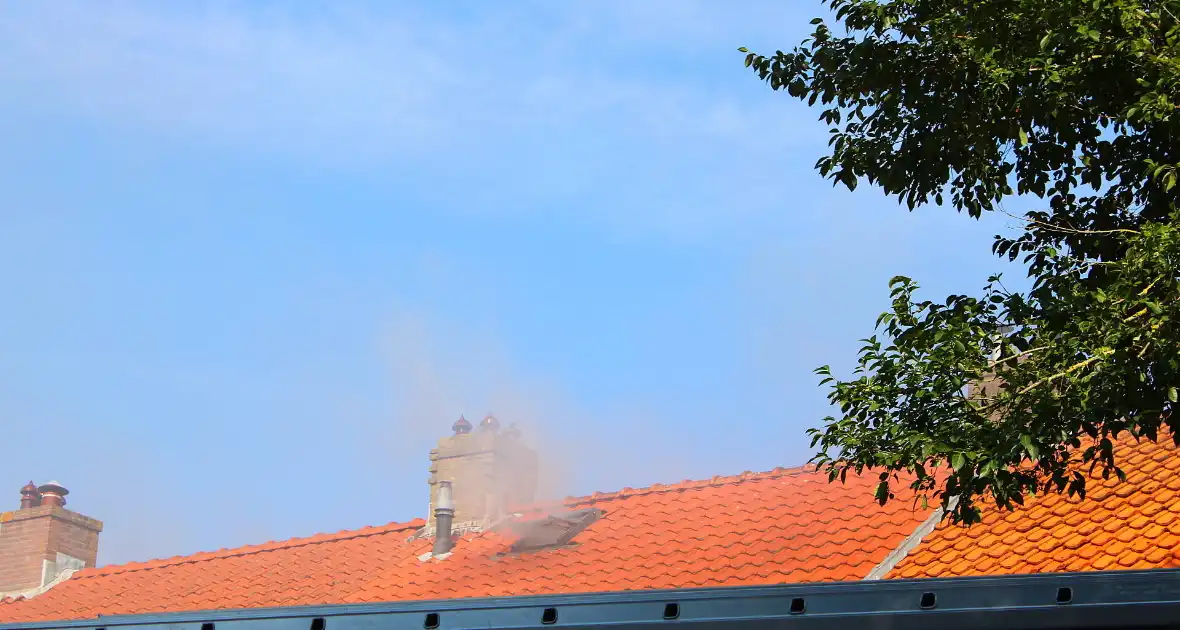 Veel hulpdiensten ingezet voor zeer grote brand - Foto 8