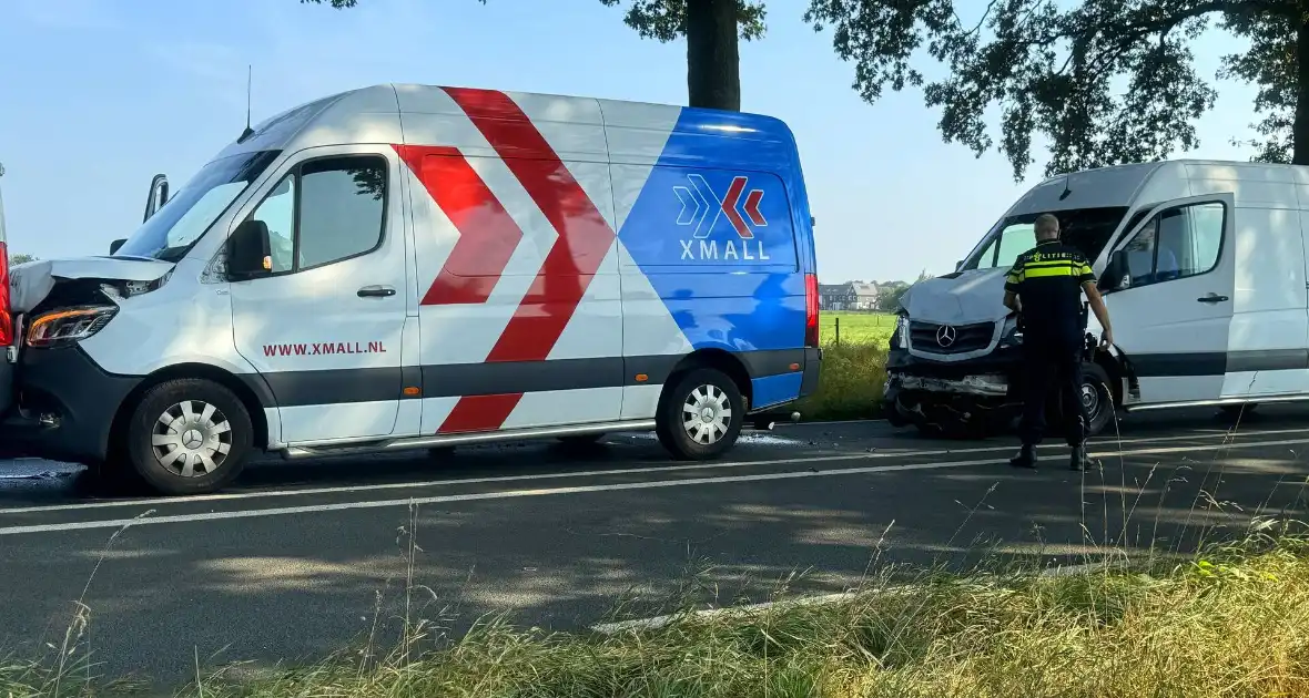 Vier bestelbussen betrokken bij kettingbotsing - Foto 1