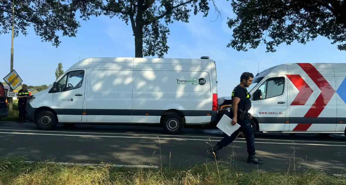 Vier bestelbussen betrokken bij kettingbotsing - Foto 3