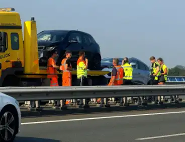 Botsing tussen twee auto's leidt tot vertraging op de snelweg