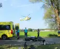 Traumahelikopter ingezet na botsing tussen motor en auto