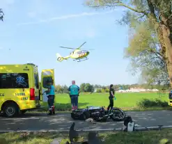 Traumahelikopter ingezet na botsing tussen motor en auto