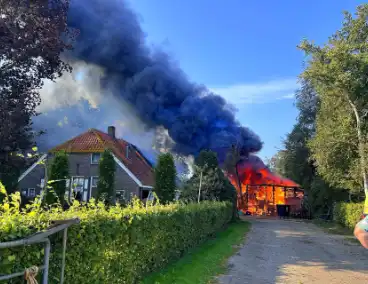 Schuur volledig in brand