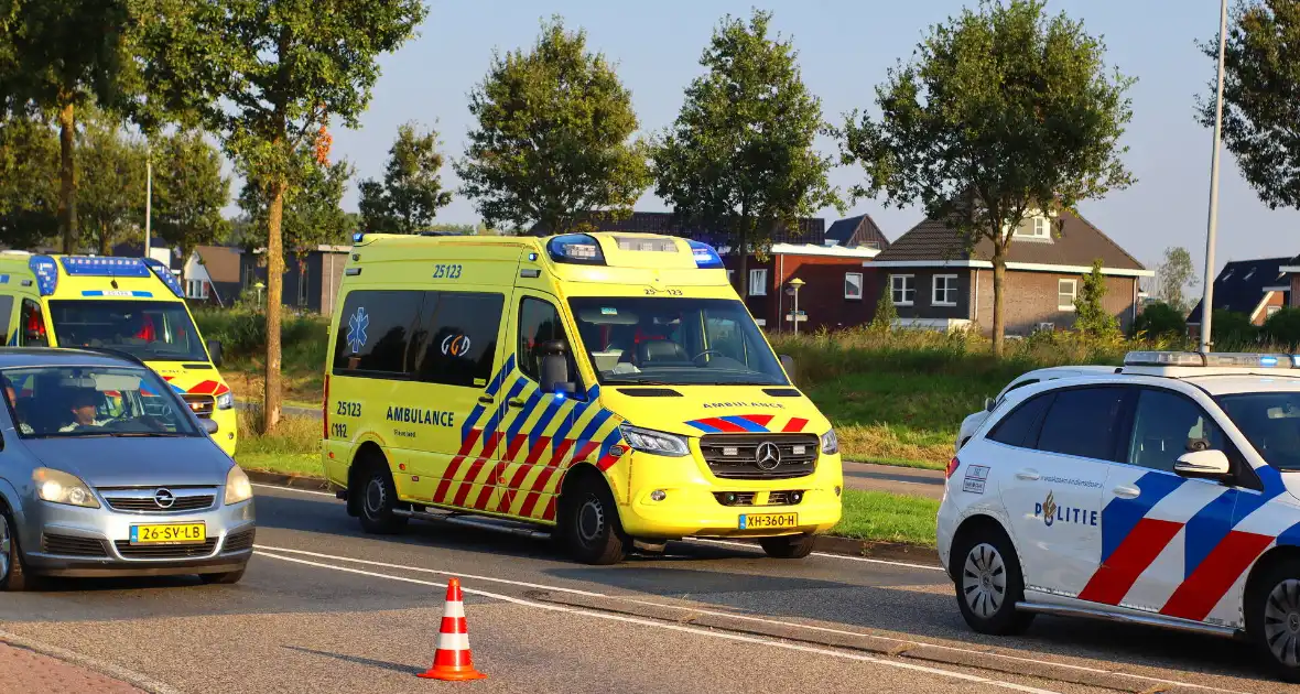 Meerdere personen nagekeken bij aanrijding op rotonde - Foto 5