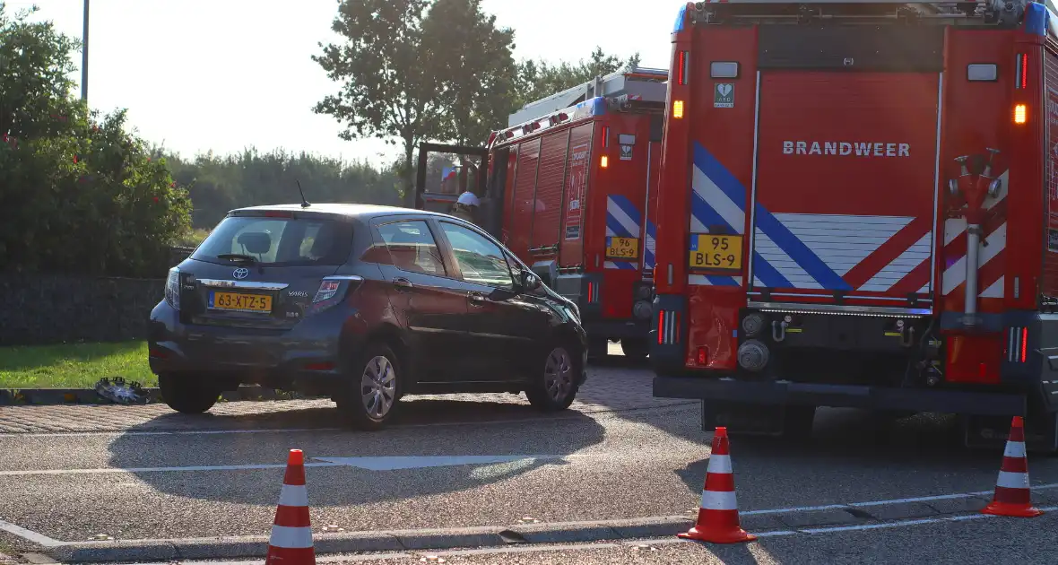 Meerdere personen nagekeken bij aanrijding op rotonde - Foto 7