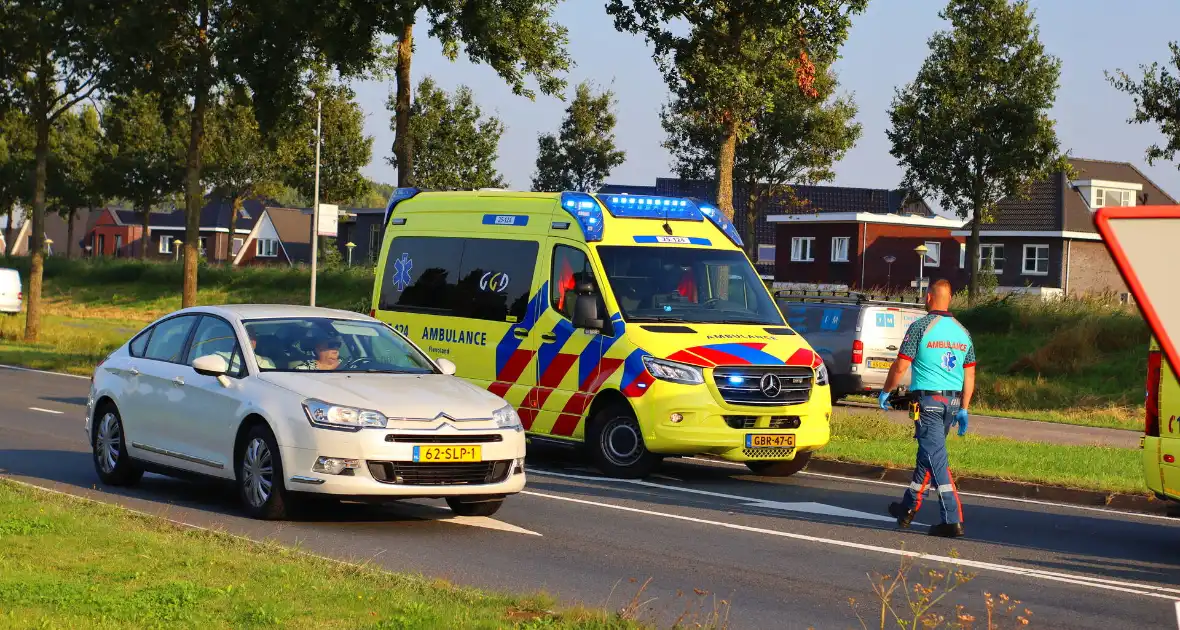 Meerdere personen nagekeken bij aanrijding op rotonde - Foto 8