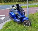 Scooterrijder en bestelbus met elkaar in botsing