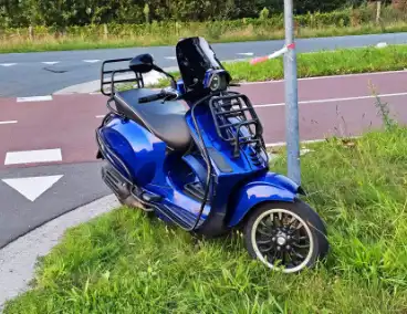 Scooterrijder en bestelbus met elkaar in botsing