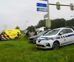 Fietser rijdt door rood en wordt aangereden door personenauto