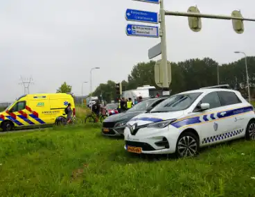 Fietser rijdt door rood en wordt aangereden door personenauto