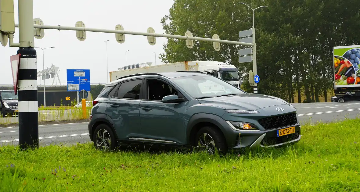 Fietser rijdt door rood en wordt aangereden door personenauto - Foto 7