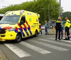 Personenauto rijdt door na veroorzaken verkeersongeval met scootmobiel