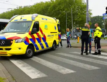 Personenauto rijdt door na veroorzaken verkeersongeval met scootmobiel