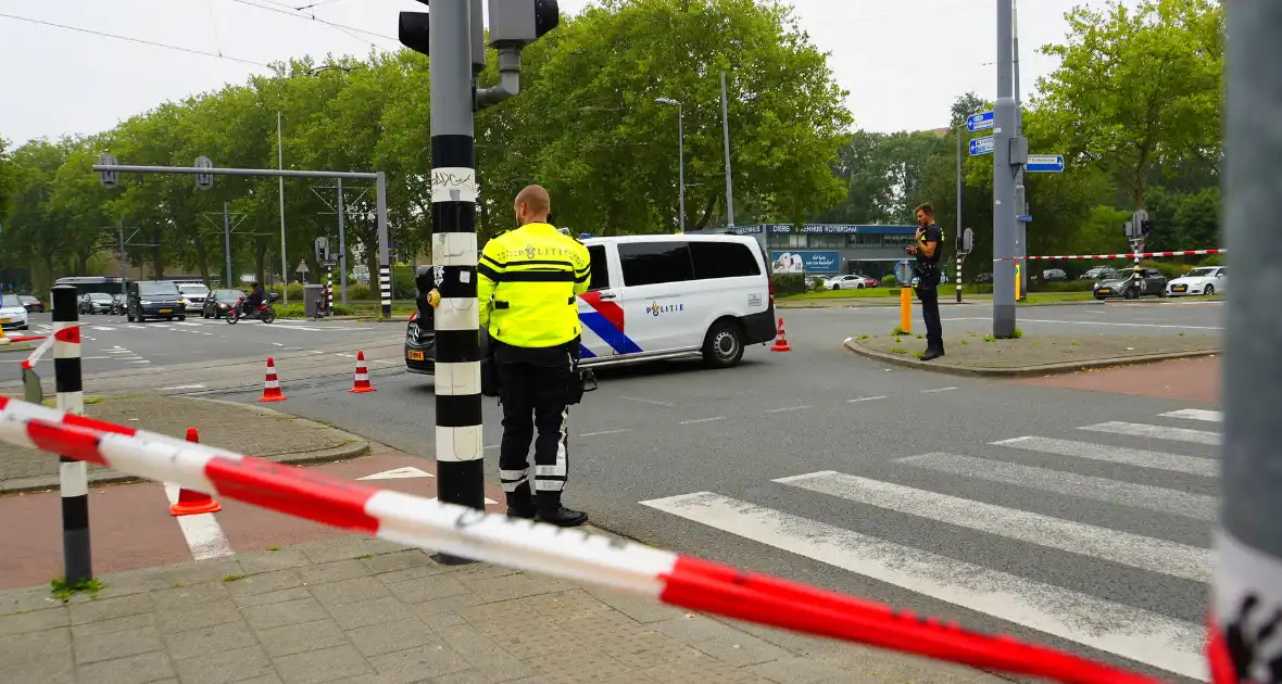 Personenauto rijdt door na veroorzaken verkeersongeval met scootmobiel - Foto 1