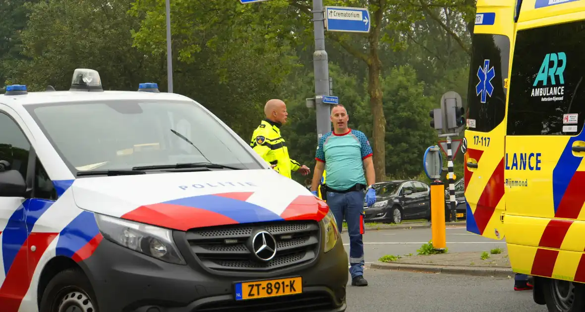 Personenauto rijdt door na veroorzaken verkeersongeval met scootmobiel - Foto 5