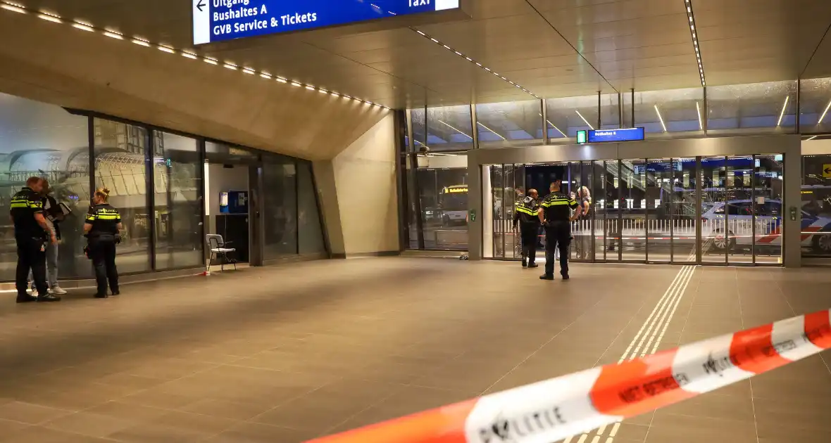 Persoon gewond bij steekpartij op metrostation - Foto 1