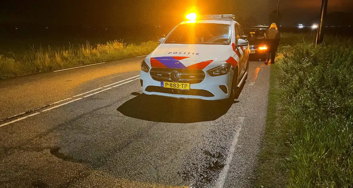 Bergingsbedrijf haalt bestelwagen uit sloot - Foto 3