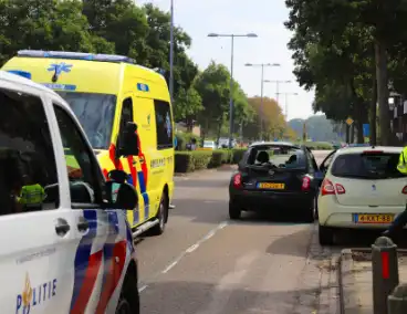 Fietser gewond bij aanrijding, autoruit gebarsten