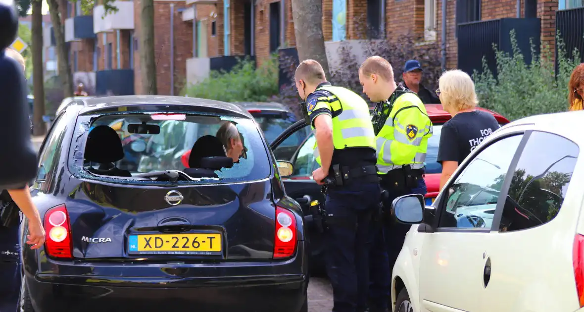 Fietser gewond bij aanrijding, autoruit gebarsten - Foto 5