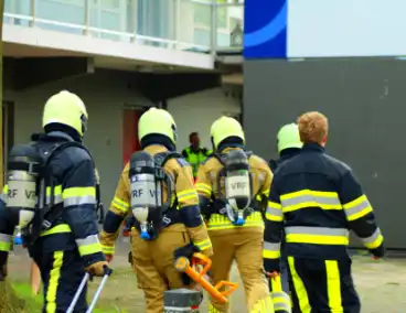 Brandweer controleert woning na melding van gaslucht