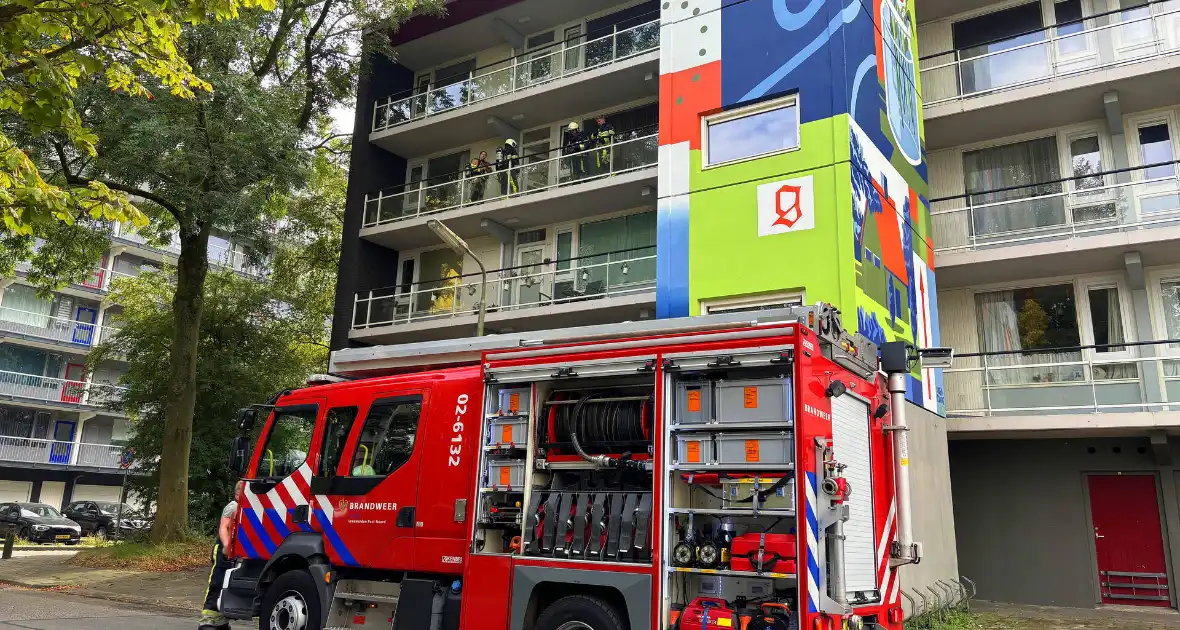 Brandweer controleert woning na melding van gaslucht - Foto 3