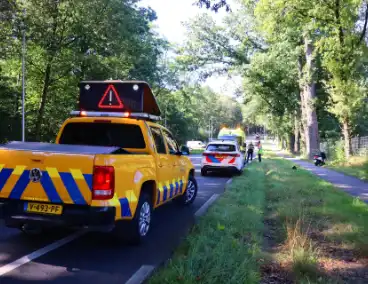 Opzittenden snorfiets ten val bij eenzijdig ongeval